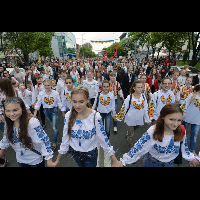 18 травня 2017 парад вишиванок у Маріуполі, Донецька обл.